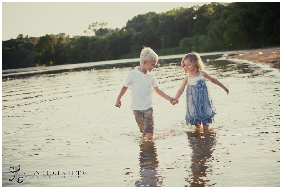 05-minneapolis-st-paul-minnesota-family-sibling-beach-photographer