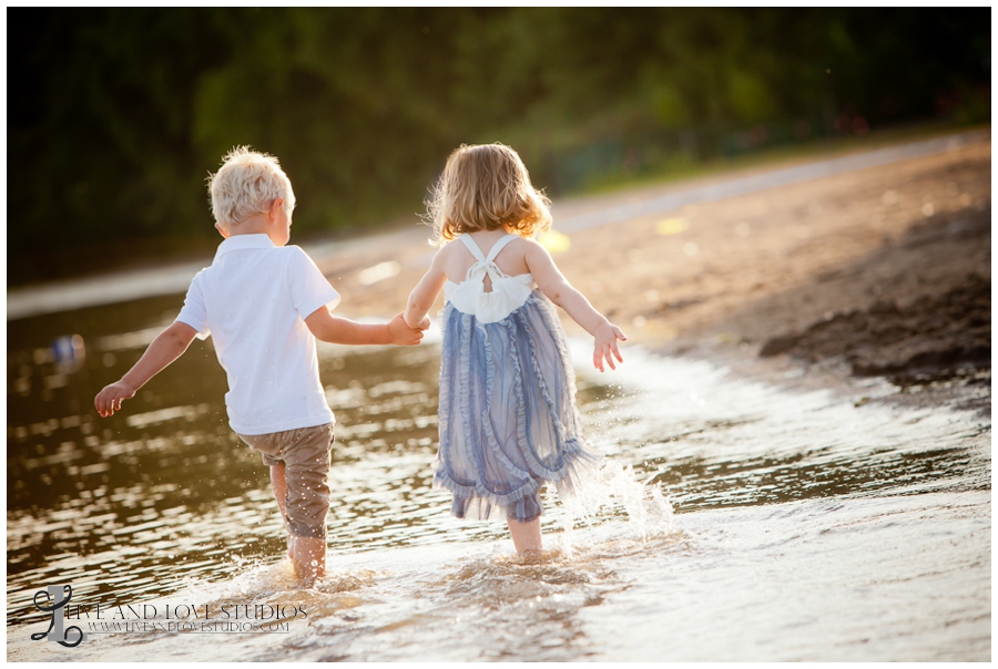 06-minneapolis-st-paul-minnesota-family-sibling-beach-photographer