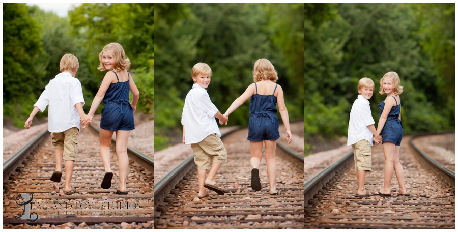 06-minneapolis-st-paul-minnesota-family-siblings-photography-railroad-tracks