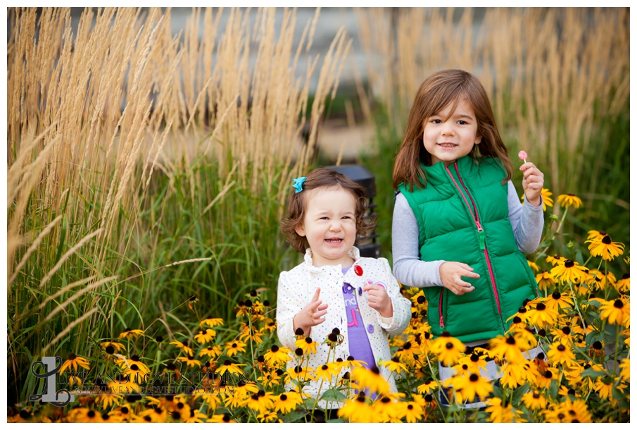 06-Minneapolis-St-Paul-Minnesota-Urban-Family-Sisters-Photography