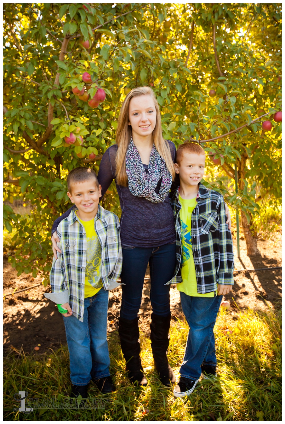 02-minneapolis-st-paul-mn-family-photographer-apple-orchard