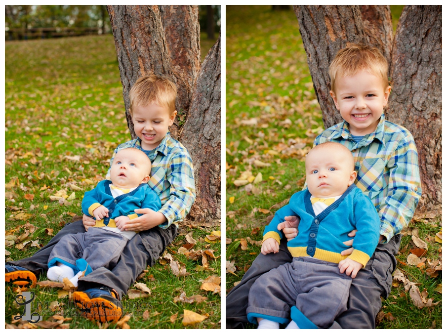 04-French-Park-Minneapolis-MN-Family-Fall-Photography-brothers-siblings