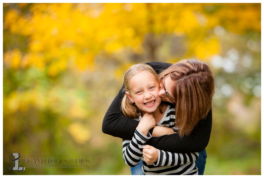 05-French-Park-Minneapolis-MN-Family-Fall-Photography-Mother-kisses-Daughter-on-cheek