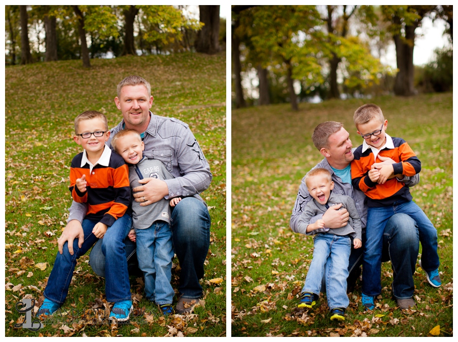 07-French-Park-Minneapolis-MN-Family-Fall-Photography-Dad-with-sons