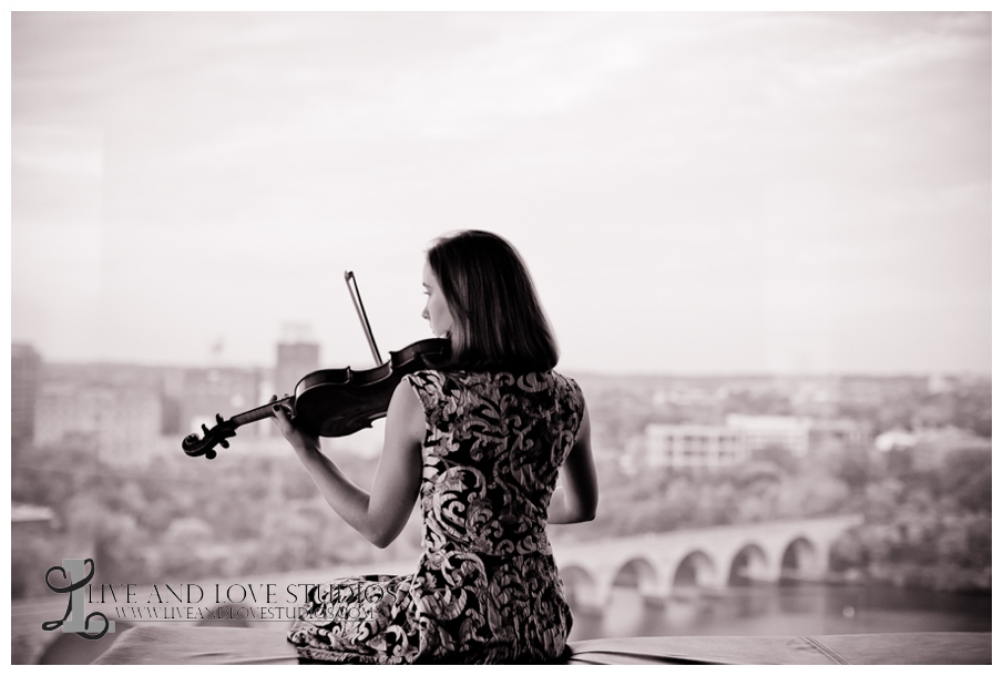 09-minneapolis-st-paul-mn-high-school-senior-urban-photography-violin-skyline