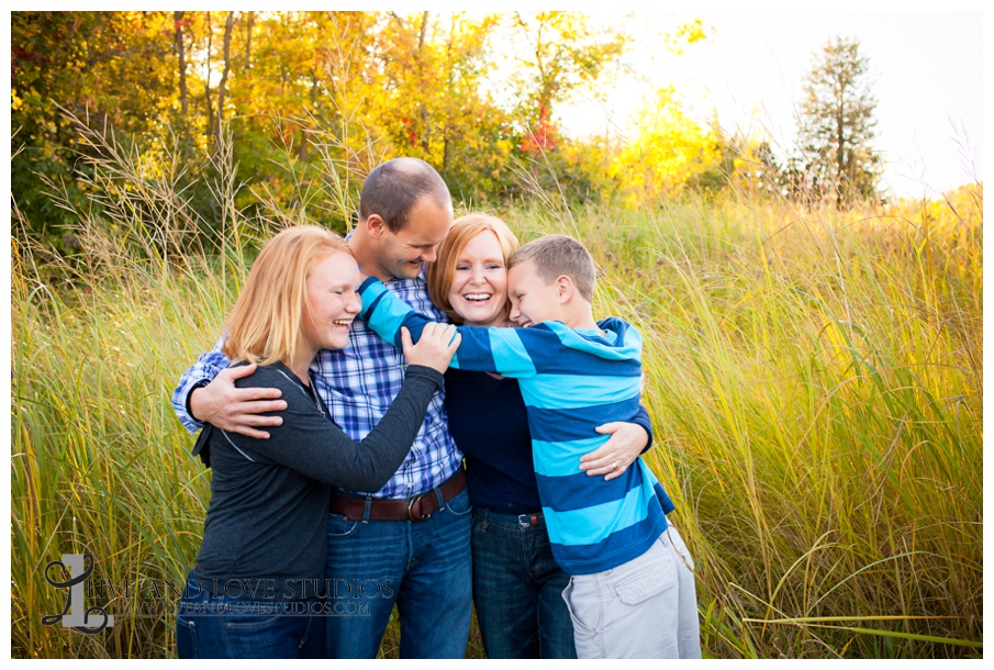 Minneapolis St. Paul MN Family Photography in a field | Live and Love Studios