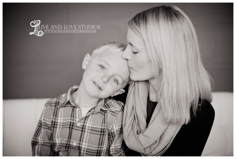 04-minneapolis-st-paul-studio-child-and-family-photography-mother-with-son