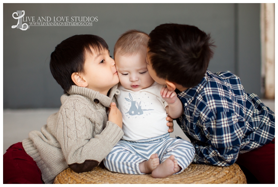 09-minneapolis-st-paul-family-studio-photography-brothers