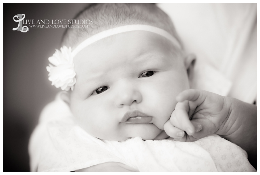 Minneapolis-St-Paul-MN-Natural-Light-Newborn-Studio-Photography_0006.jpg