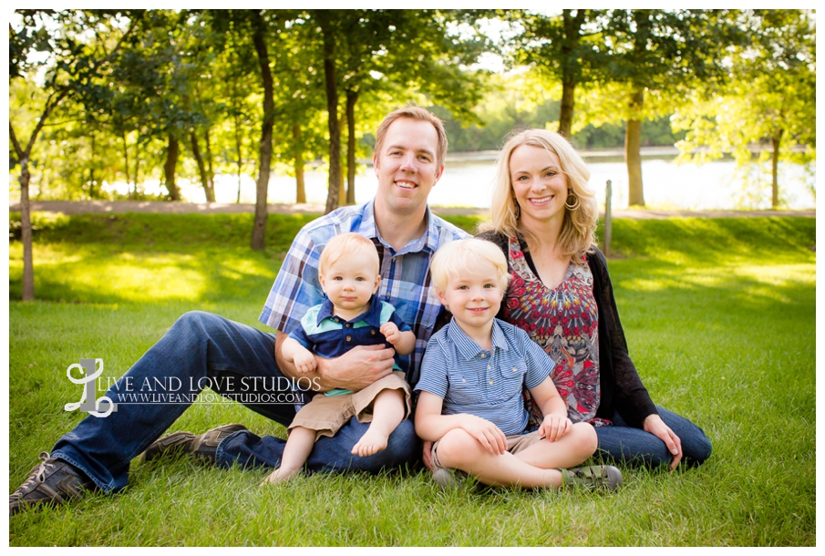 Minneapolis-St-Paul-MN-Child-and-Family-Photographer-brothers-park_0001.jpg