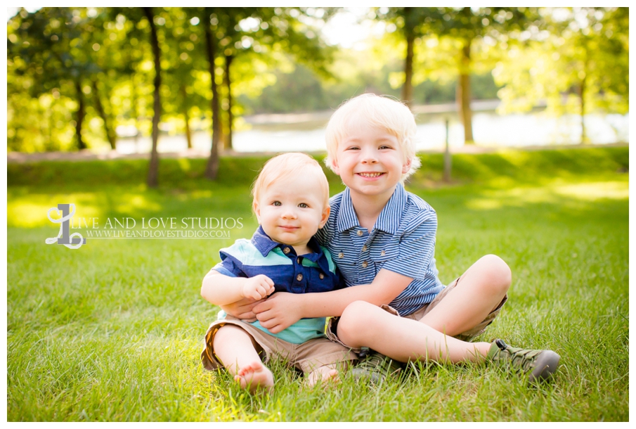 Minneapolis-St-Paul-MN-Child-and-Family-Photographer-brothers-park_0002.jpg