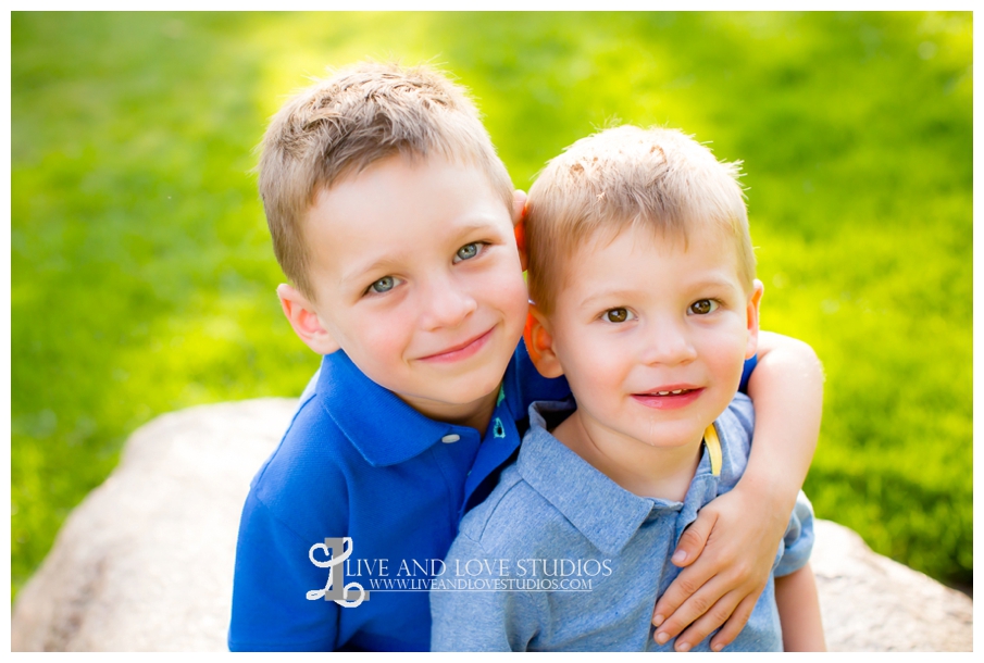 Minneapolis-St-Paul-MN-Child-and-Family-Photographer-brothers-park_0009.jpg