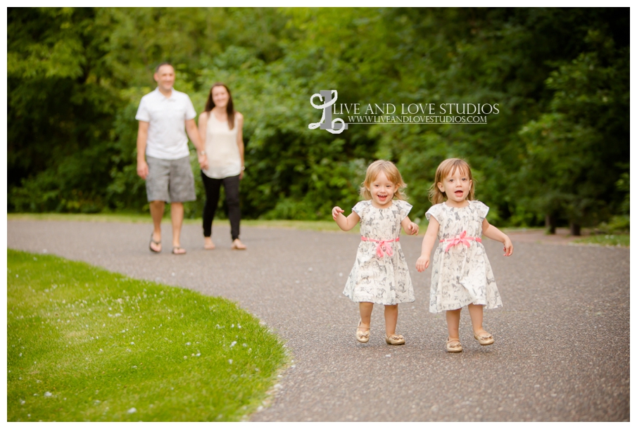 Plymouth-MN-Child-Family-twin-girls-Photography_0012.jpg