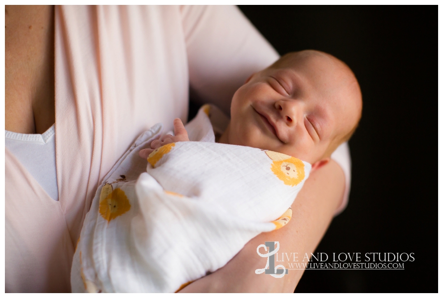 Minneapolis-Eagan-MN-Lifestyle-Newborn-Photography_0004.jpg