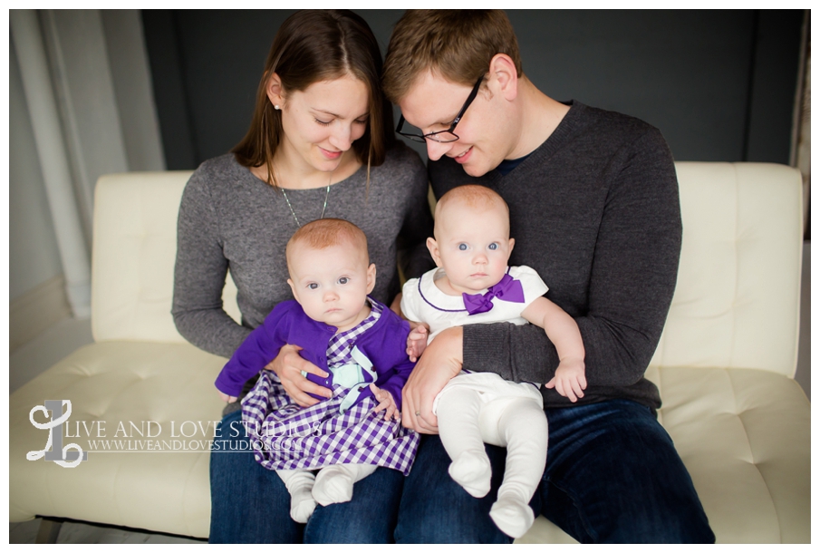 Minneapolis-St-Paul-MN-Family-Infant-Studio-Photographer-twin-girls_0002.jpg