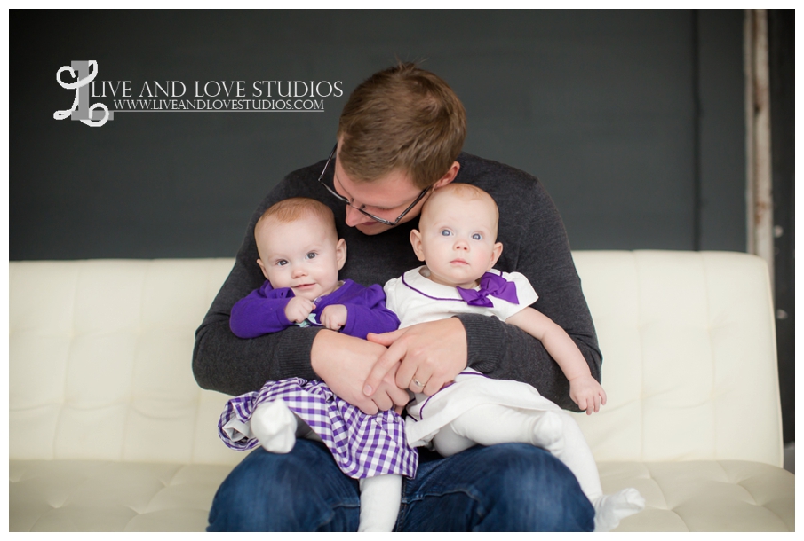 Minneapolis-St-Paul-MN-Family-Infant-Studio-Photographer-twin-girls_0004.jpg