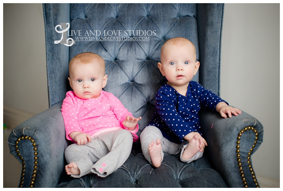 Minneapolis-St-Paul-MN-Family-Infant-Studio-Photographer-twin-girls_0013.jpg