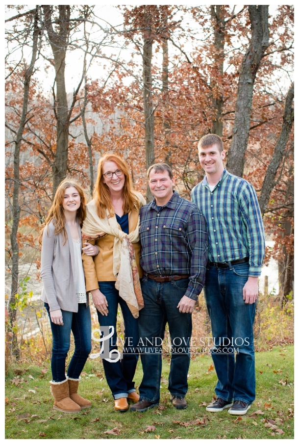 St-Paul-Eagan-MN-Family-Photographer-park-fall-colors_0001.jpg