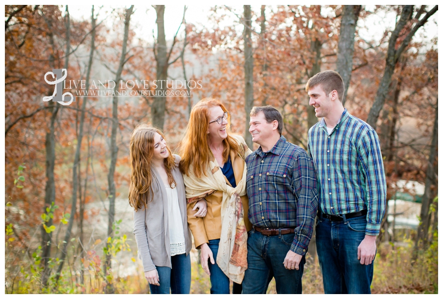 St-Paul-Eagan-MN-Family-Photographer-park-fall-colors_0002.jpg