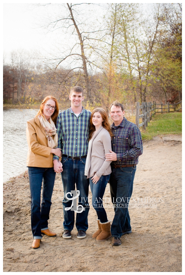 St-Paul-Eagan-MN-Family-Photographer-park-fall-colors_0007.jpg