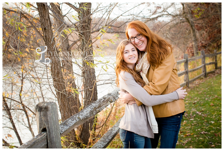 St-Paul-Eagan-MN-Family-Photographer-park-fall-colors_0010.jpg