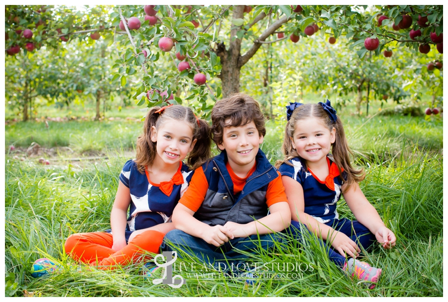 St-Paul-Lakeville-MN-Family-Child-Apple-Orchard-Photographer_0010.jpg
