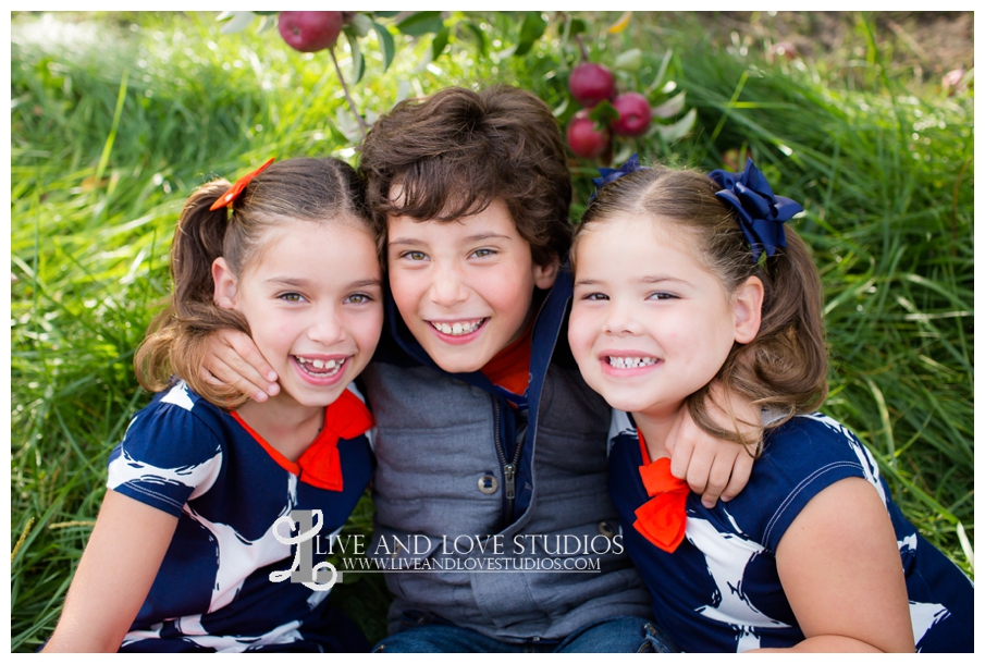 St-Paul-Lakeville-MN-Family-Child-Apple-Orchard-Photographer_0012.jpg