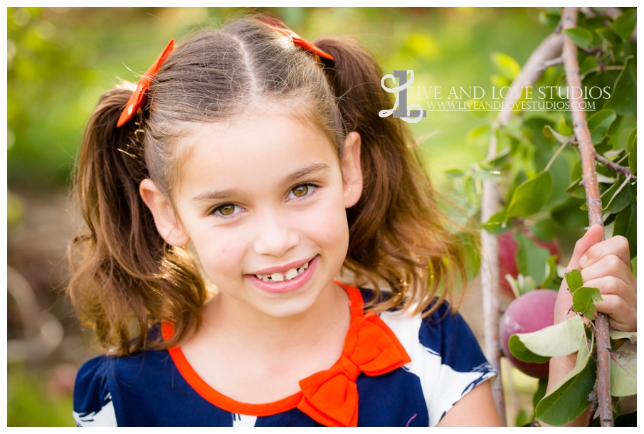 St-Paul-Lakeville-MN-Family-Child-Apple-Orchard-Photographer_0013.jpg