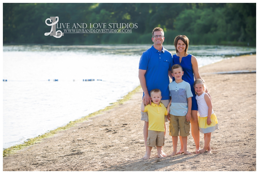 plymouth-mn-beach-family-photography_0001.jpg