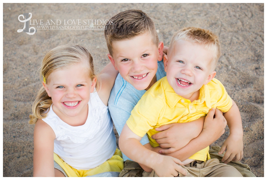 plymouth-mn-beach-family-photography_0004.jpg