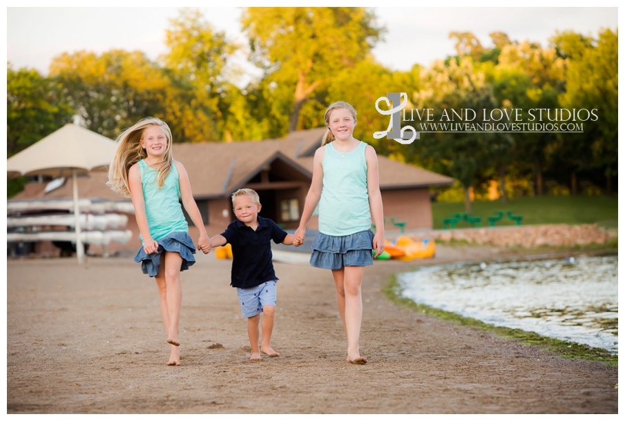 plymouth-mn-beach-family-photography_0011.jpg