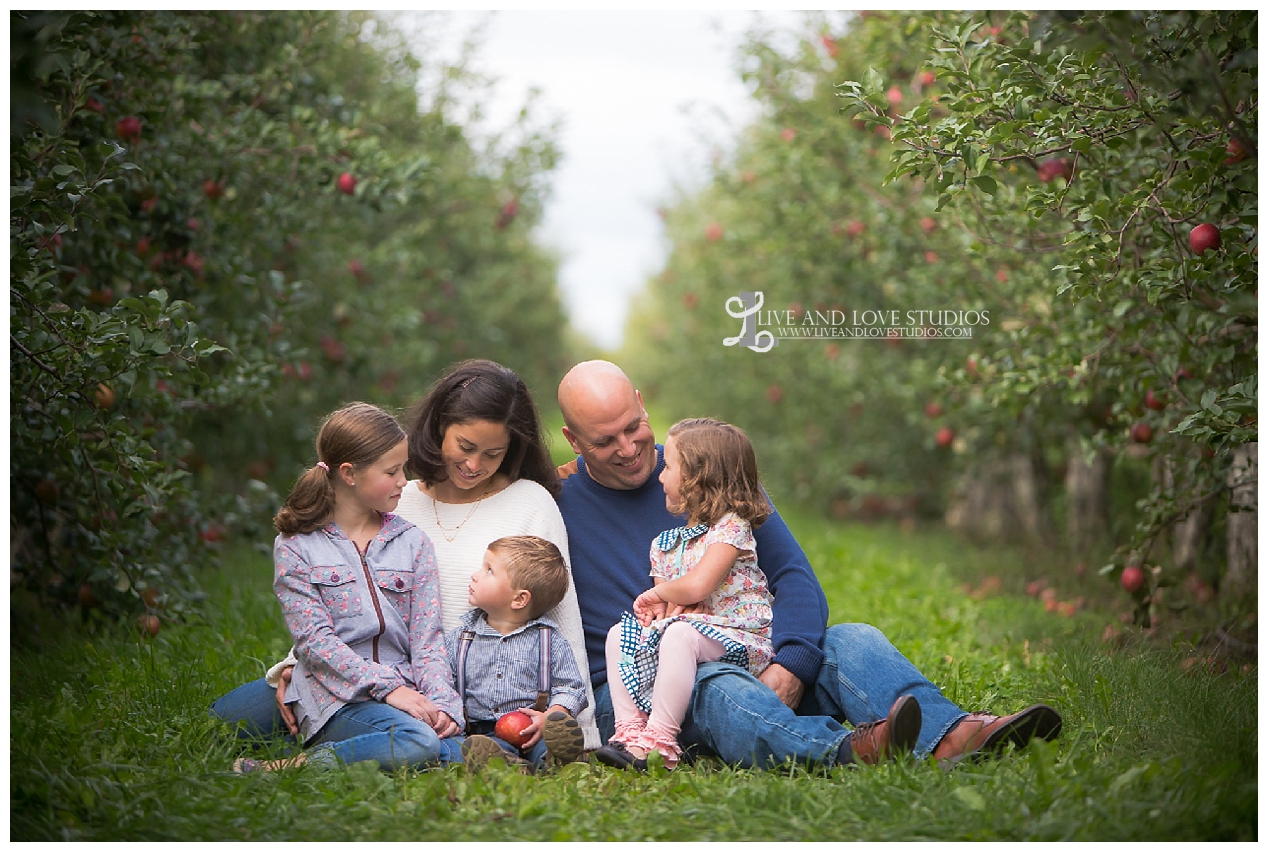 lakeville-mn-apple-orchard-family-photographer_0027.jpg