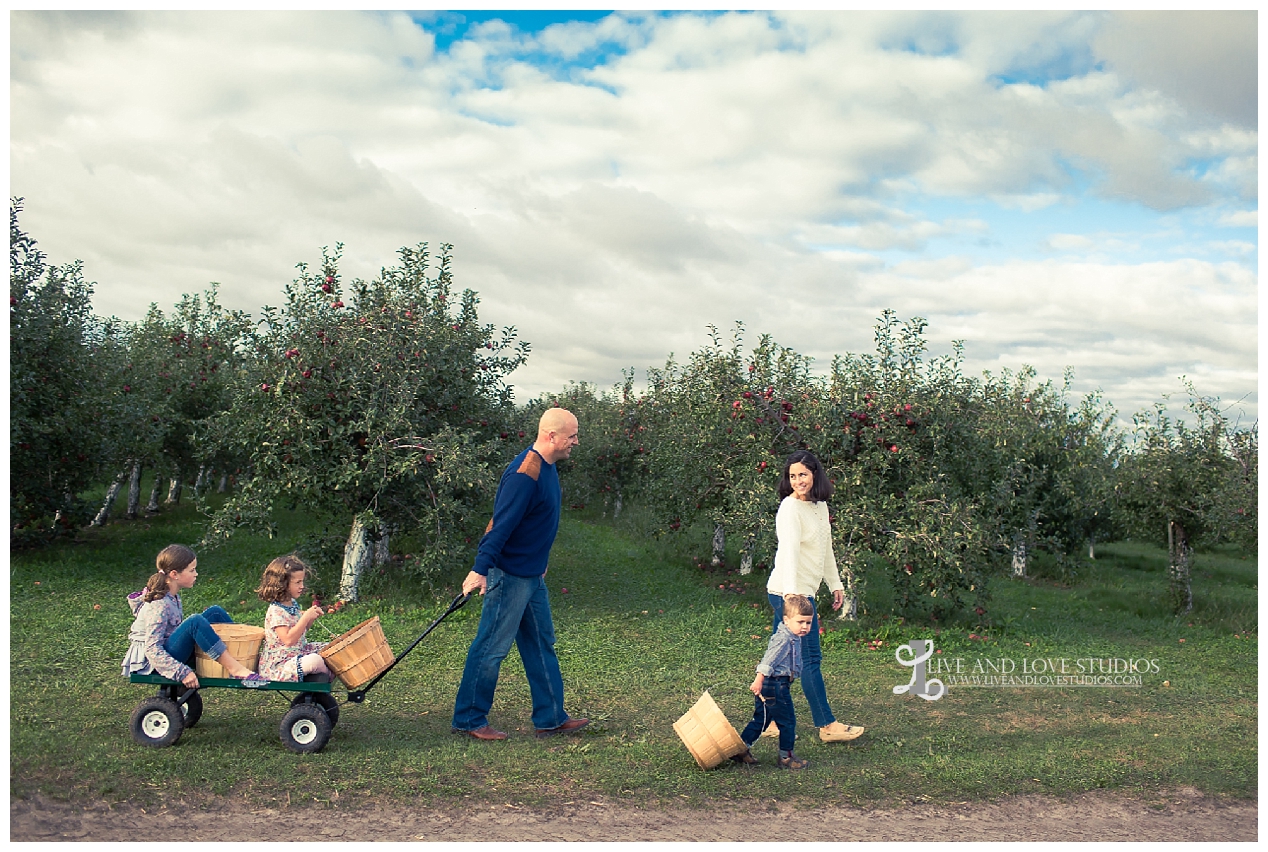 lakeville-mn-apple-orchard-family-photographer_0028.jpg